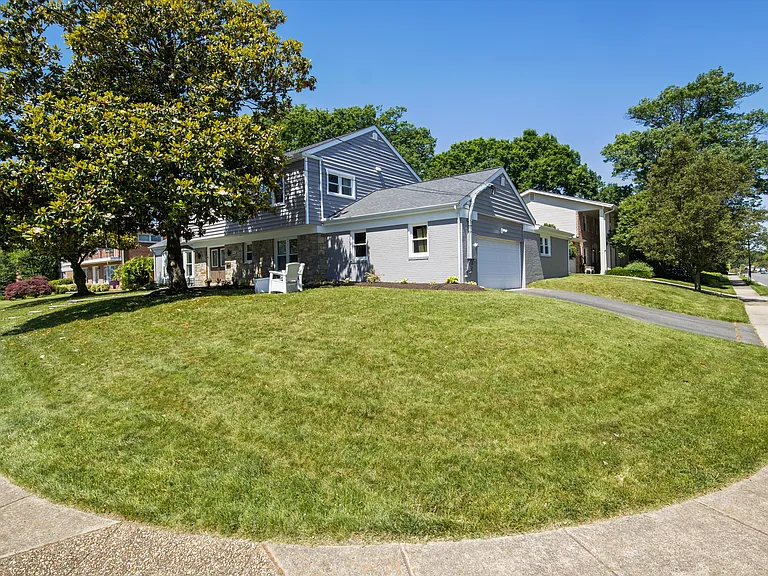 2606 N Quincy St — Photo 4