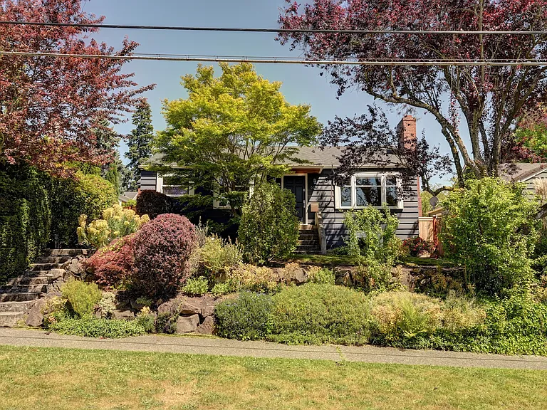 6216 45th Ave NE — Photo 1