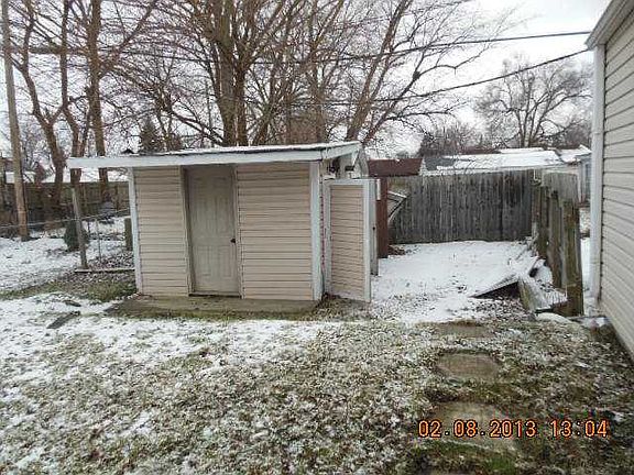 3rd image of 2424 Jamestown Dr