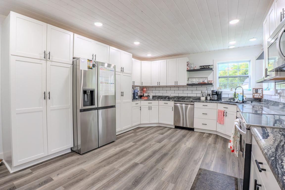 next background image