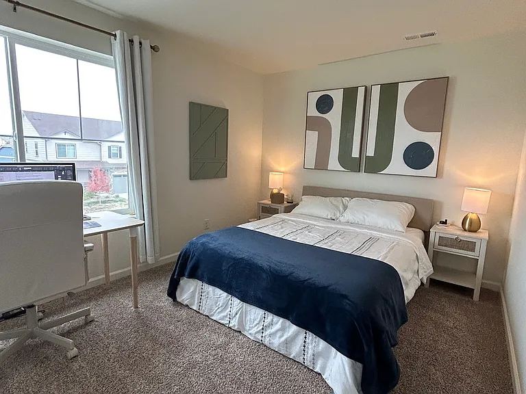Guest Bedroom 1 - Queen Bed
