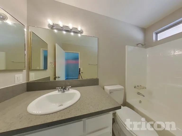 532 E Avenue J9 — Photo 8