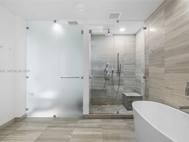 3250 NE 188th St #608 — Photo 31