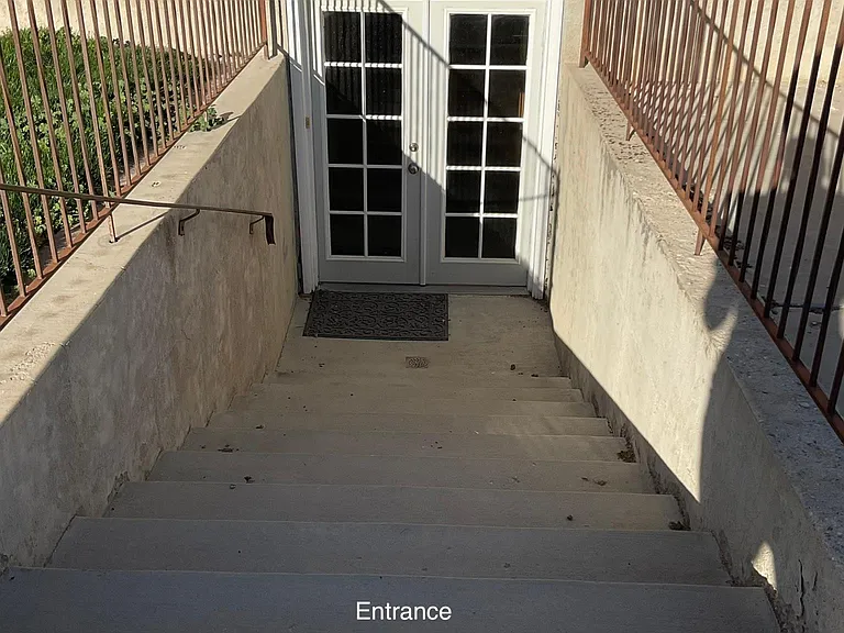1062 E Waddell St #B — Photo 3