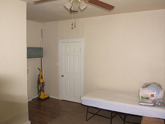 5th image of 915 E Hancock Ave