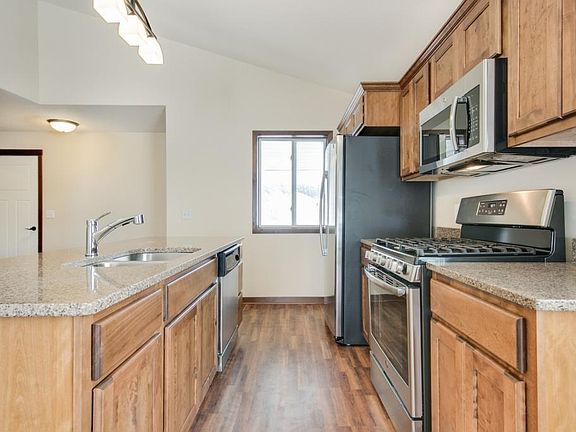 4th image of 294 Harriman St