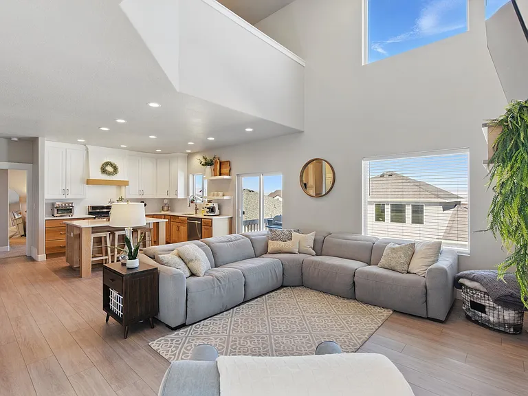 1147 N Carriage Ln — Photo 11