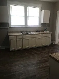 3 bed, 2.0 bath, 1795 sqft, $1,195 — Photo 2