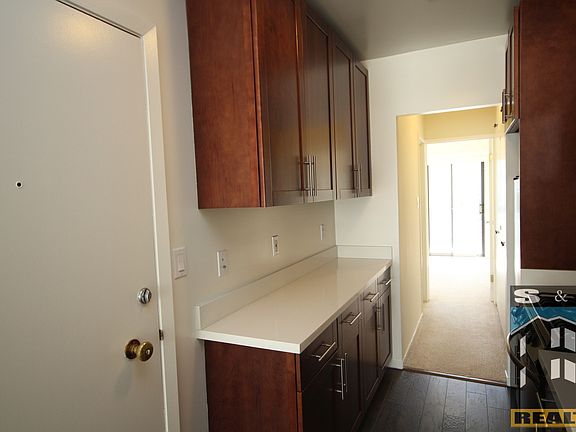 4th image of 1275 Clay St APT 6