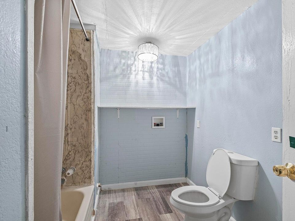 2nd image of 1258 W Rosamond Blvd Space 29