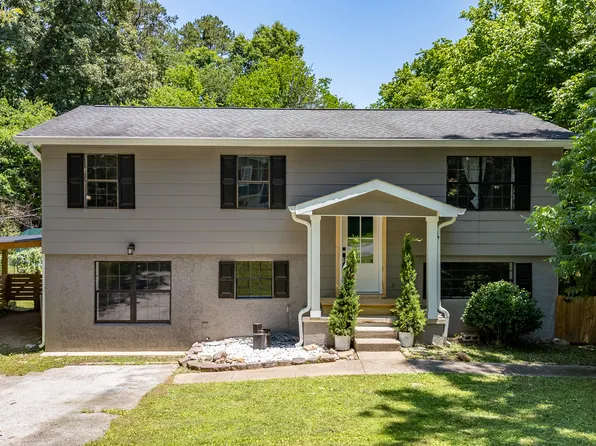 1617 N Chester Rd, Hixson, TN 37343