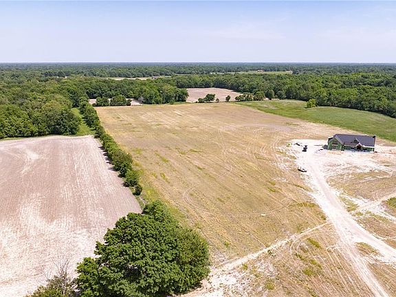 4th image of 2 W County Line Rd