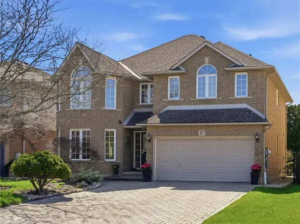37 Southcreek Dr, Hamilton, ON L9K 1M2