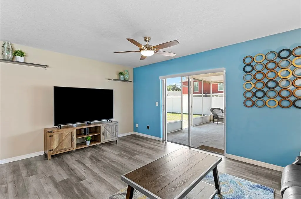 3 bed, 2.0 bath, 1533 sqft, $2,350 — Photo 3