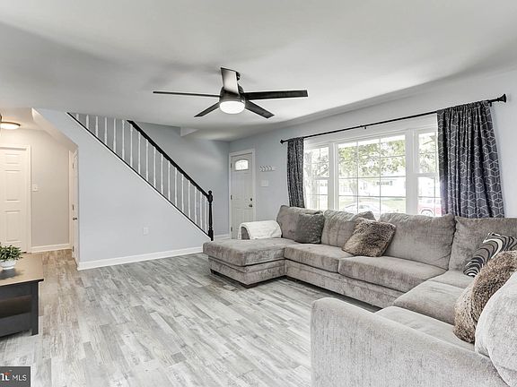 5th image of 151 S Meadow Dr