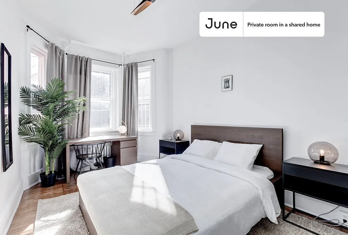 Queen bedroom in 4 bed/1.5 bath home in Capitol Hill #176 1B — Photo 1