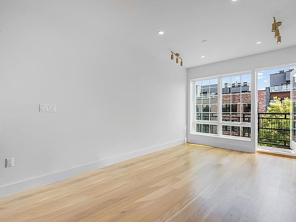 3rd image of 627 Halsey St #4