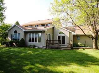 2535 W Sunnyview Cir, Appleton, WI 54914