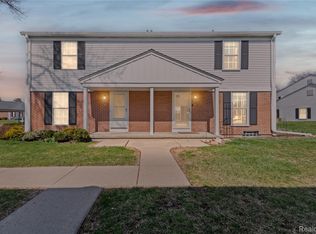 24054 Meadowbridge Dr, Clinton Twp, MI