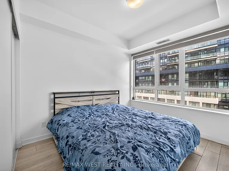 405 Dundas St W #421 — Photo 18