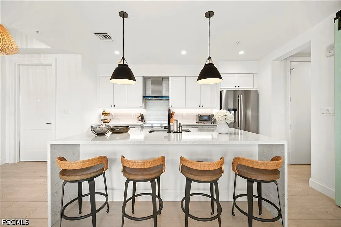 2 bed, 2.0 bath, 1569 sqft, $9,500 — Photo 1