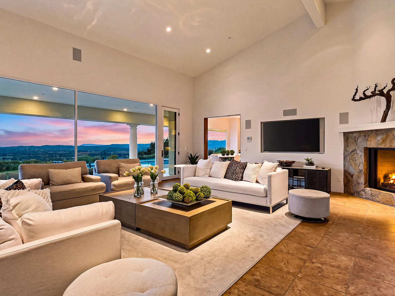 4 bed, 5.5 bath, 6370 sqft, $25,000 — Photo 3