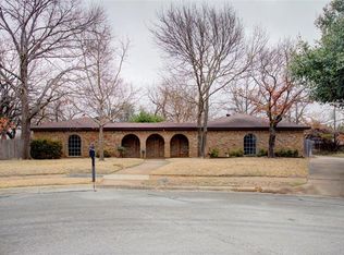 2101 Rosslyn Chapel Ct, Arlington, TX 76012