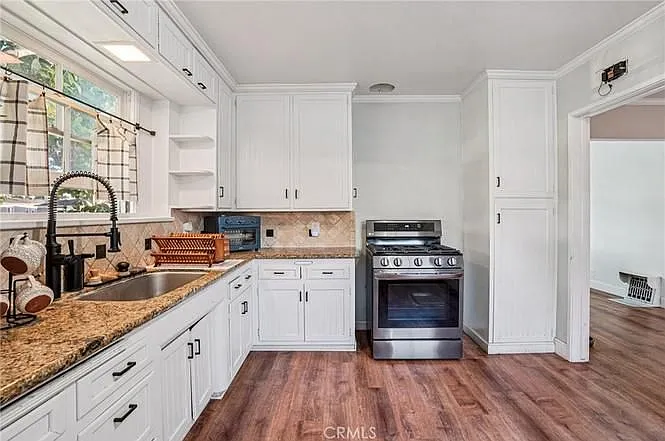 11045 Howard St — Photo 9