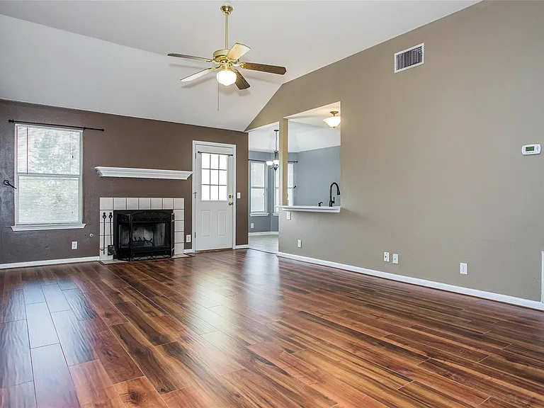 814 Lantana Ln — Photo 5