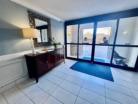 5220 Brittany Dr S #607 — Photo 28