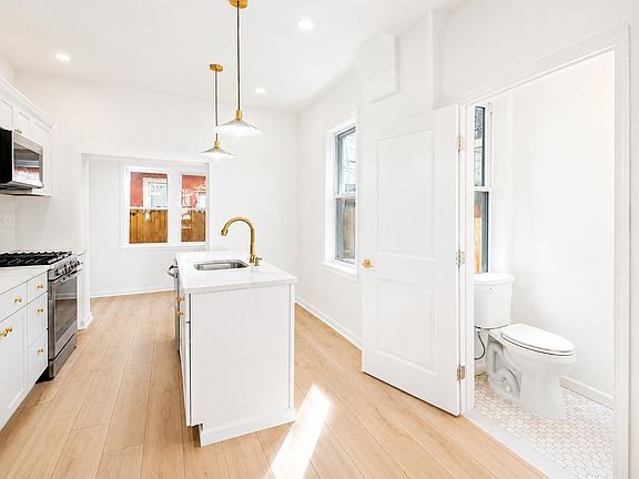 5th image of 1519 N Dover St