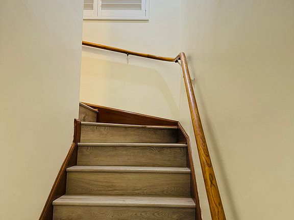 5th image of 2433 Roark Dr