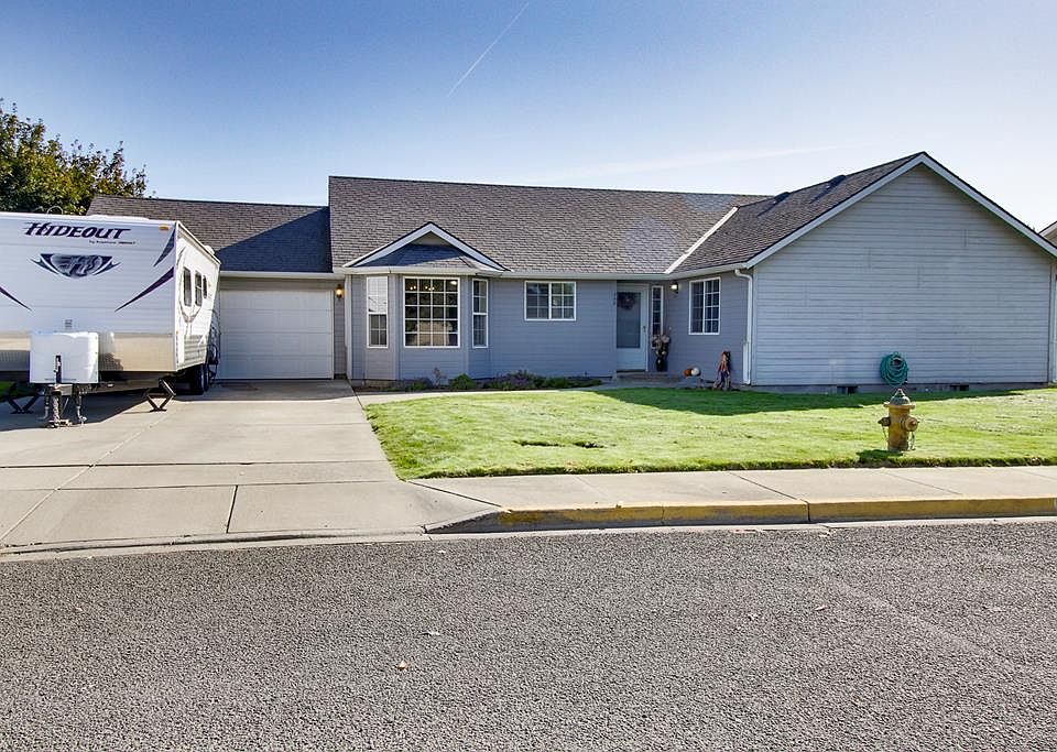 1st image of 348 NE Fernwood Pl