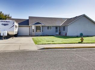 348 NE Fernwood Pl, College Place, WA 99324