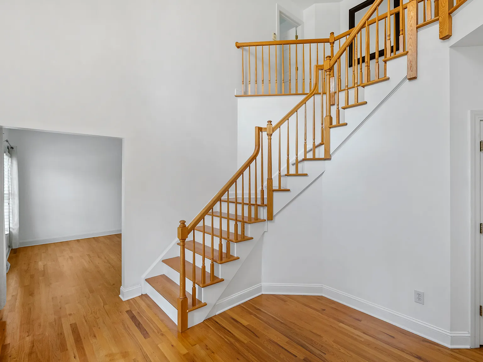 4 bed, 2.5 bath, 3020 sqft, $3,780 — Photo 3
