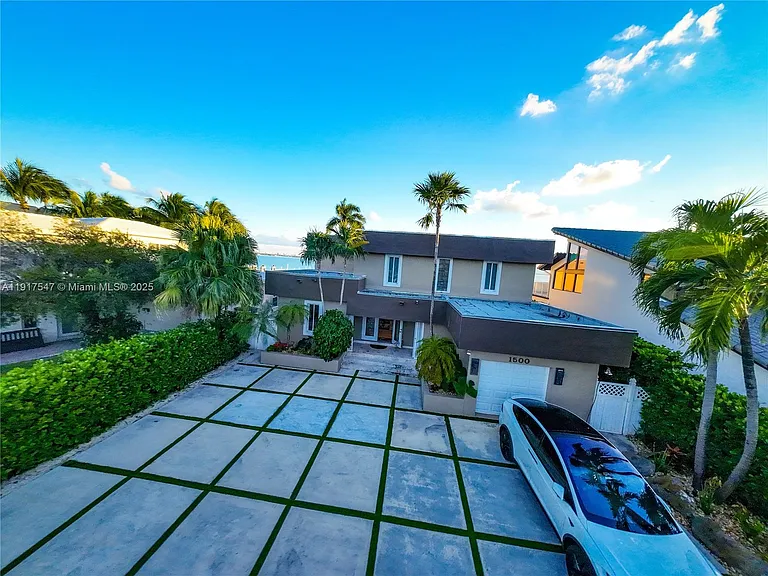 1500 S Treasure Dr — Photo 7