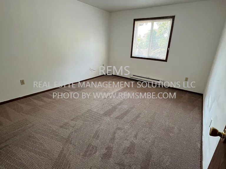 544 E Slifer St — Photo 6