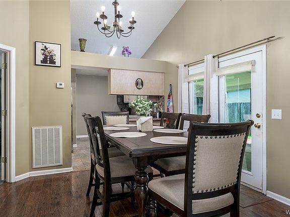 4th image of 2528 Meadowlark Ln