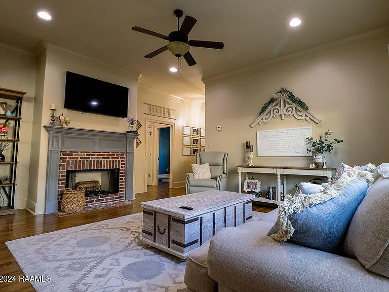 228 Crenshaw Dr — Photo 4