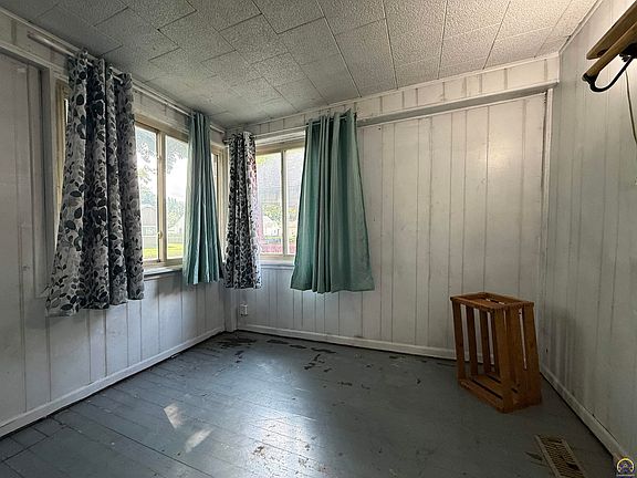 2nd image of 723 NE Chester Ave