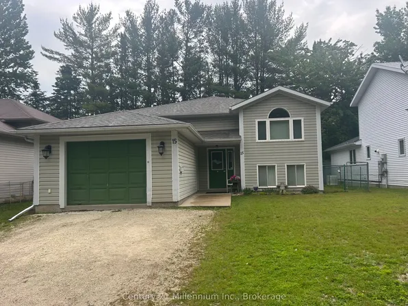 15 Savarin St, Wasaga Beach, ON L9Z 2N8