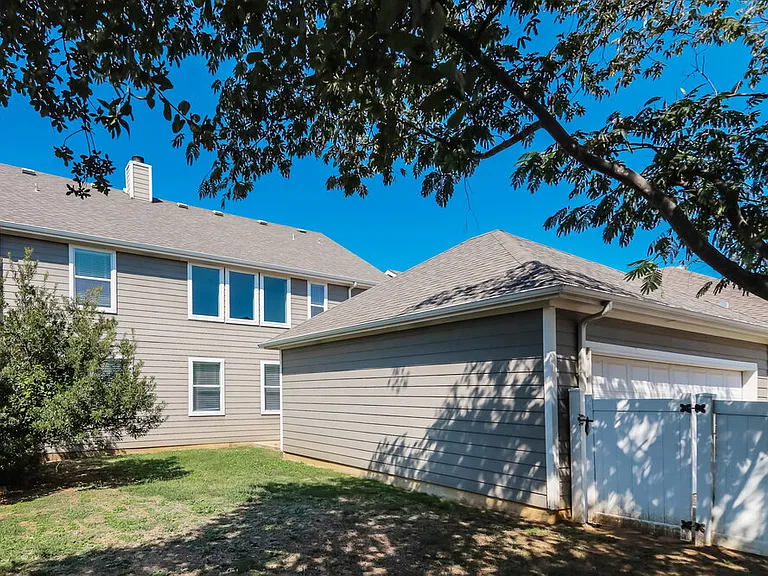 1820 Plymouth Dr — Photo 17