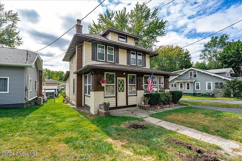 3rd image of 16 Hillview Avenue