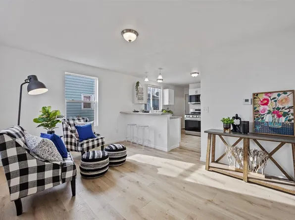 59 Walnut St, Tipton, IA 52772