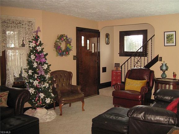 3rd image of 28433 Arlington Cir