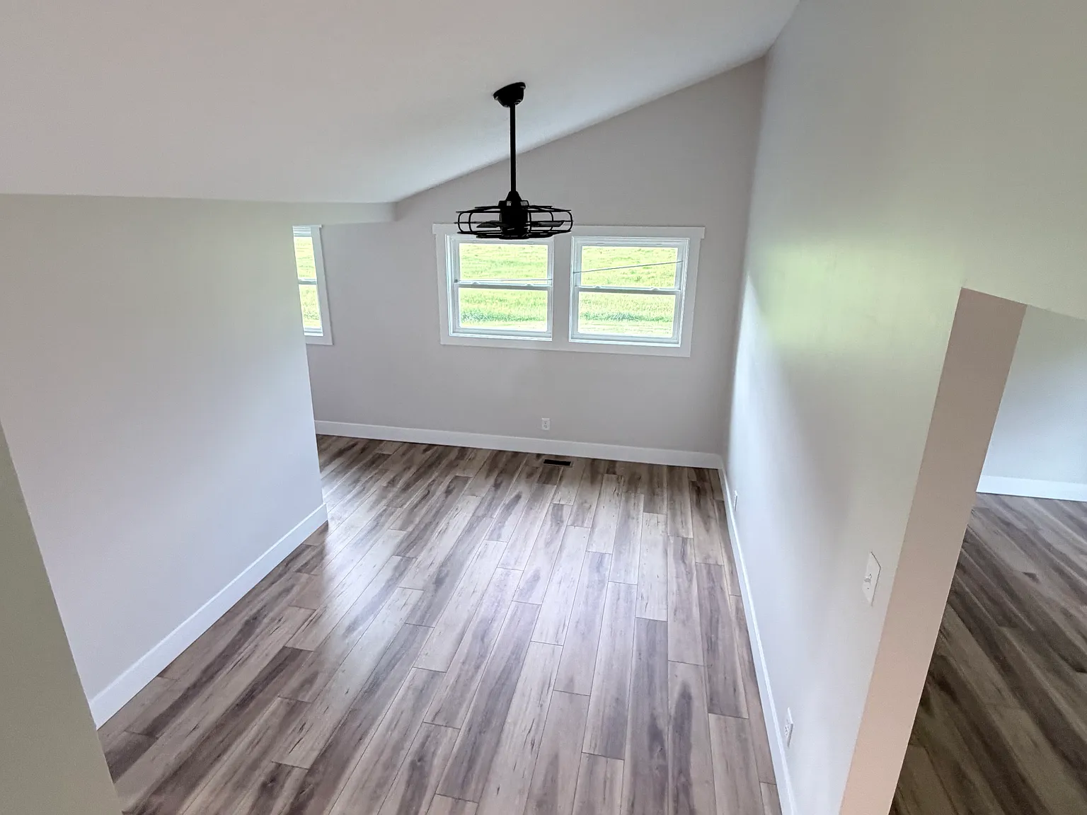 3 bed, 1959 sqft, $1,900 — Photo 3