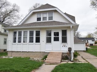242 Willow Ln, West Bend, WI 53095