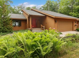 7583 N Gills Pier Rd, Northport, MI 49670
