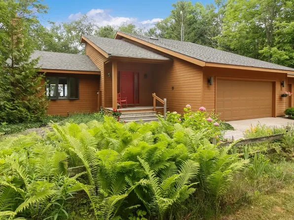 7583 N Gills Pier Rd, Northport, MI 49670