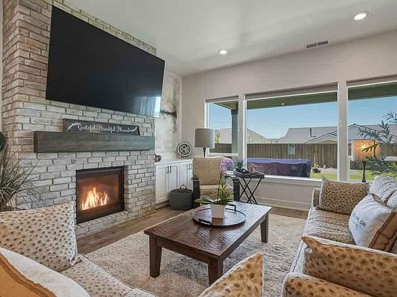 4th image of 3631 NE Desert Juniper Ln